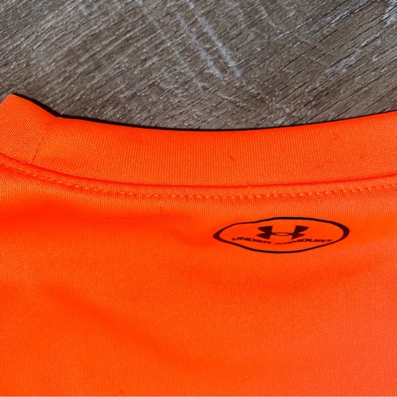 SOLD Under Armour HEATGEAR Size 6 Tee - Picture 6 of 8
